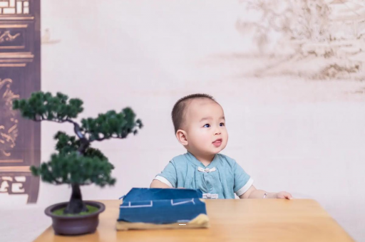 平顶山五个月宝宝可以站吗 平顶山五个月宝宝可以站吗